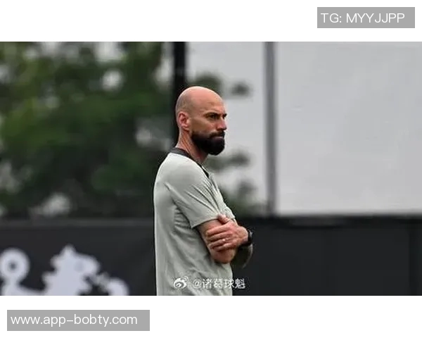 蓝军助教谈绝杀时刻与红牌问题期待球队改进与突破