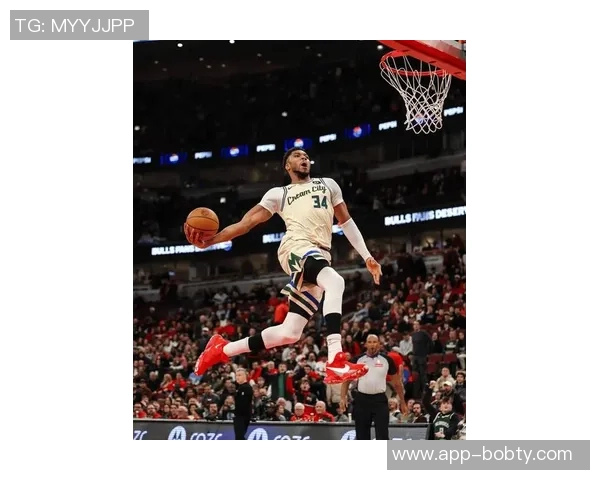 字母哥半场表现惊艳7投6中贡献15分6篮板带领球队打破国王防线