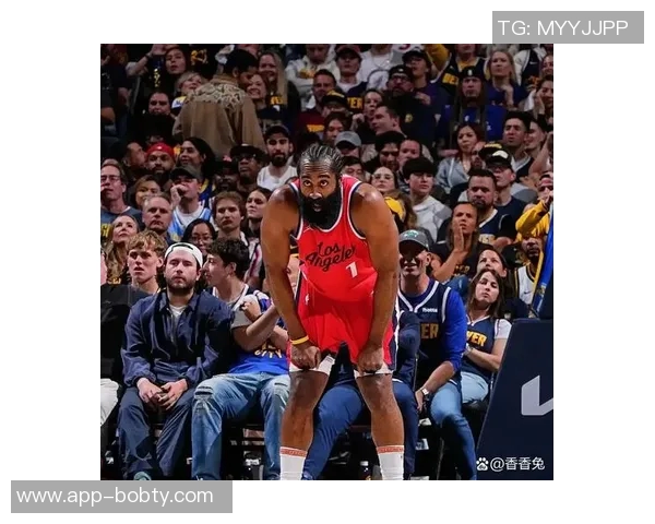 莱昂纳德全能表现助力球队20投10中斩获25分3篮板4助攻3抢断展现实力