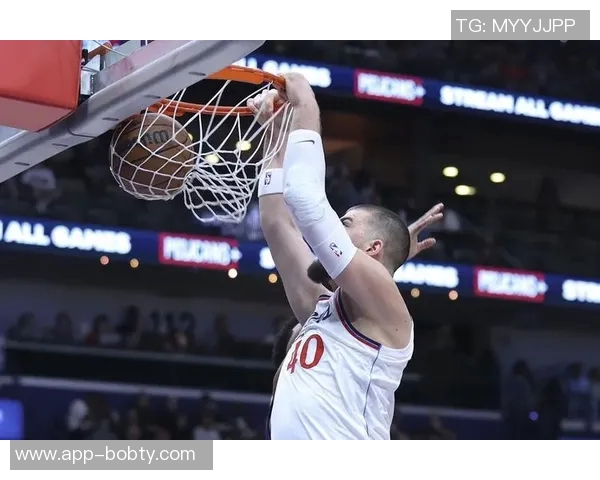 小卡面对祖巴茨防守困境展现个人能力成功打成2加1